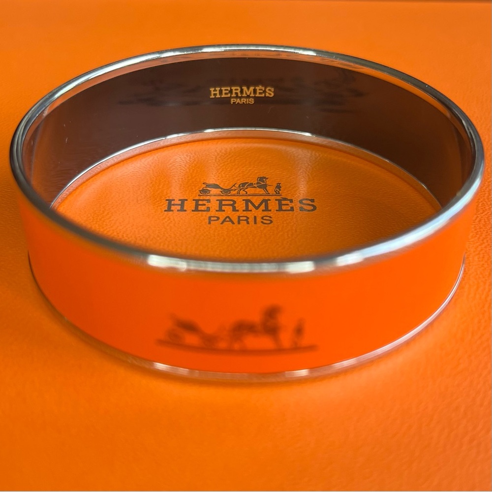 ⚡️SALE⚡️Hermes Orange Enamel Bracelet with Gold-Tone Trim - Picture 4 of 9